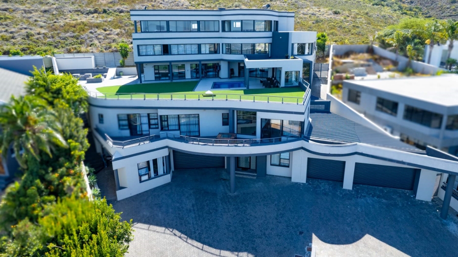 8 Bedroom Property for Sale in Plattekloof Western Cape